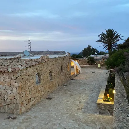 Villa Sitari *